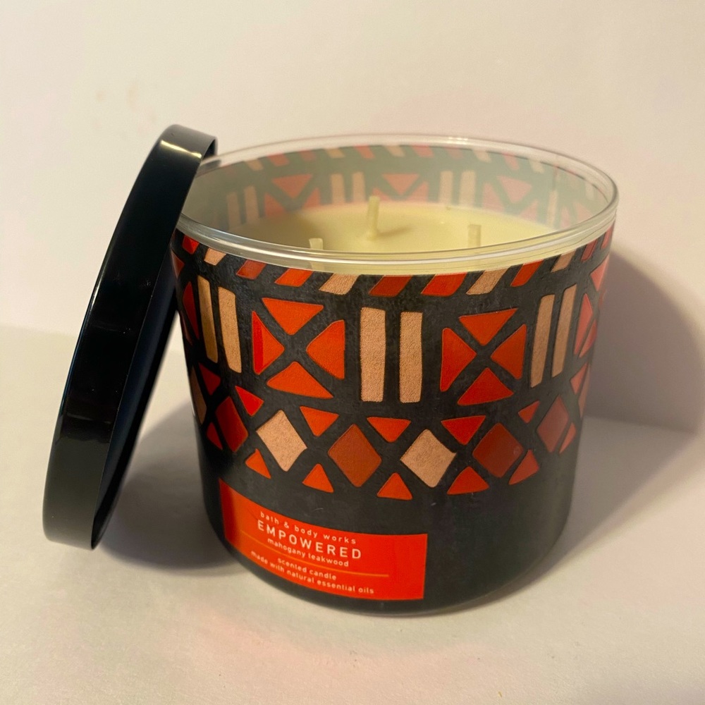 WHITE BARN 3 WICK CANDLE | EMPOWERED MAHOGANY TEAKWOOD